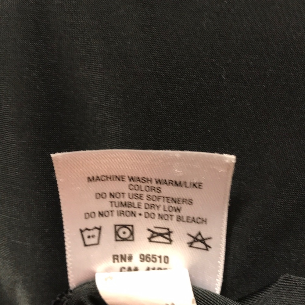 Under Armour Black Tank YMD / Unisex - Picture 6 of 6